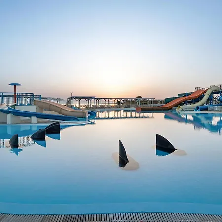 White Olive Marine Aquapark Hotel