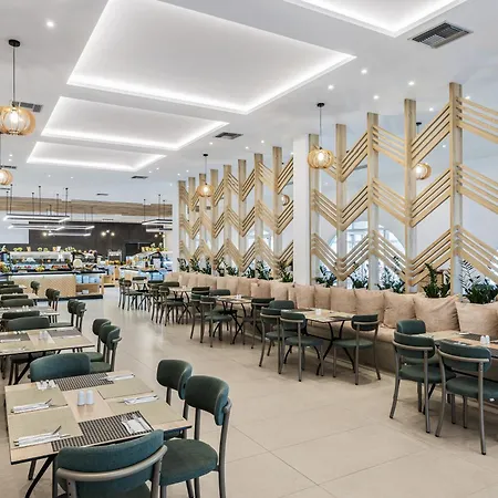 White Olive Marine Aquapark Hotel 4*