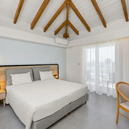 Hotel White Olive Marine Aquapark 4*